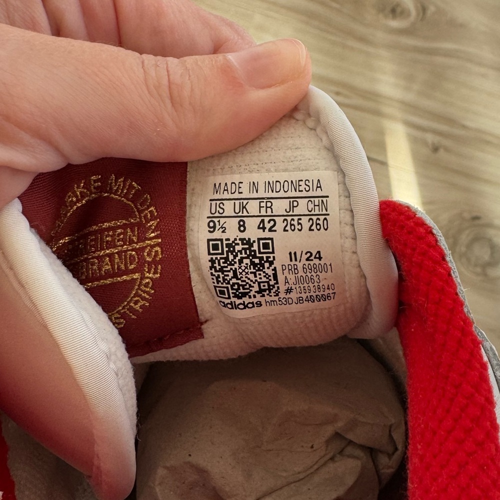 Adidas Women's White and Red Sneakers - Picture 8 of 9